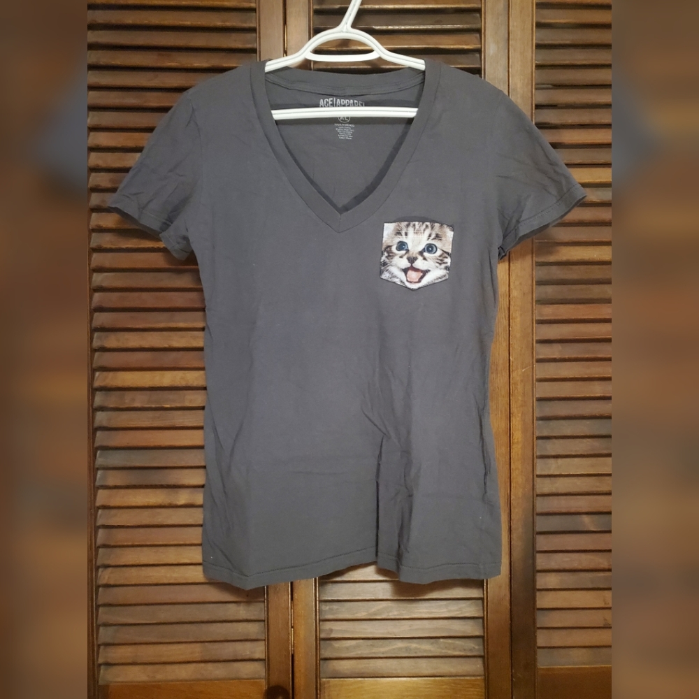 Ace Apparel Cute Cat Pocket T-shirt V-neck Gray XL